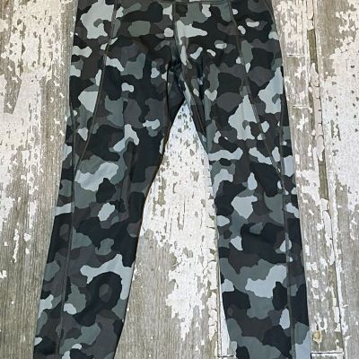 ATHLETA LIGHTNING CAMO Olive Green 7/8 TIGHT Leggings SUPERSONIC Size Small